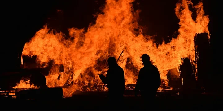 Featured image of post Four Warning Signs Before a Family Falls Apart, Be Cautious